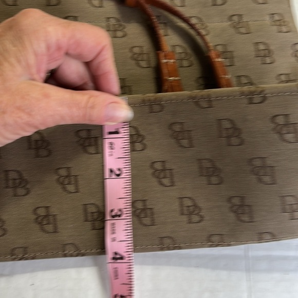 AUTHENTIC DOONEY & BOURKE BROWN / TAN CANVAS & LEATHER TRIM VINTAGE HAND  BAG - Picture 13 of 16